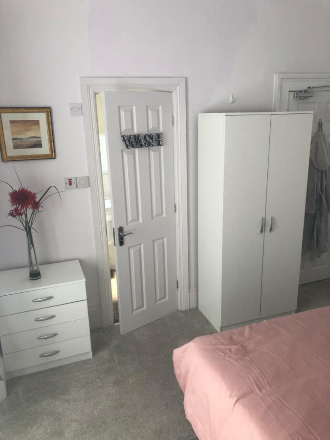 מלון ליברפול Cheapsleepz 49 Moscow Drive מראה חיצוני תמונה